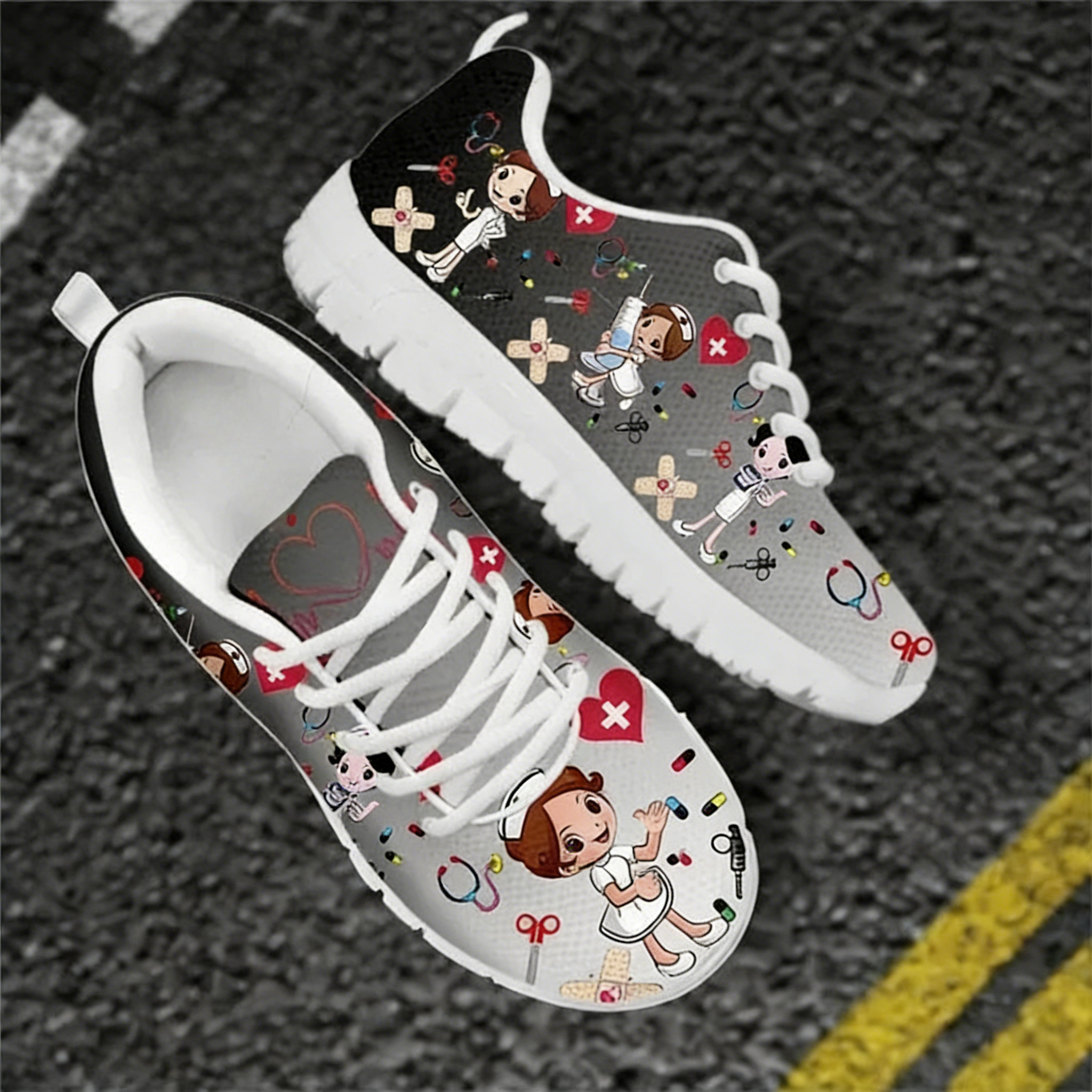 Colorful Cartoon Nurse Sneaker - Men Shoes Name recensie en prijs
