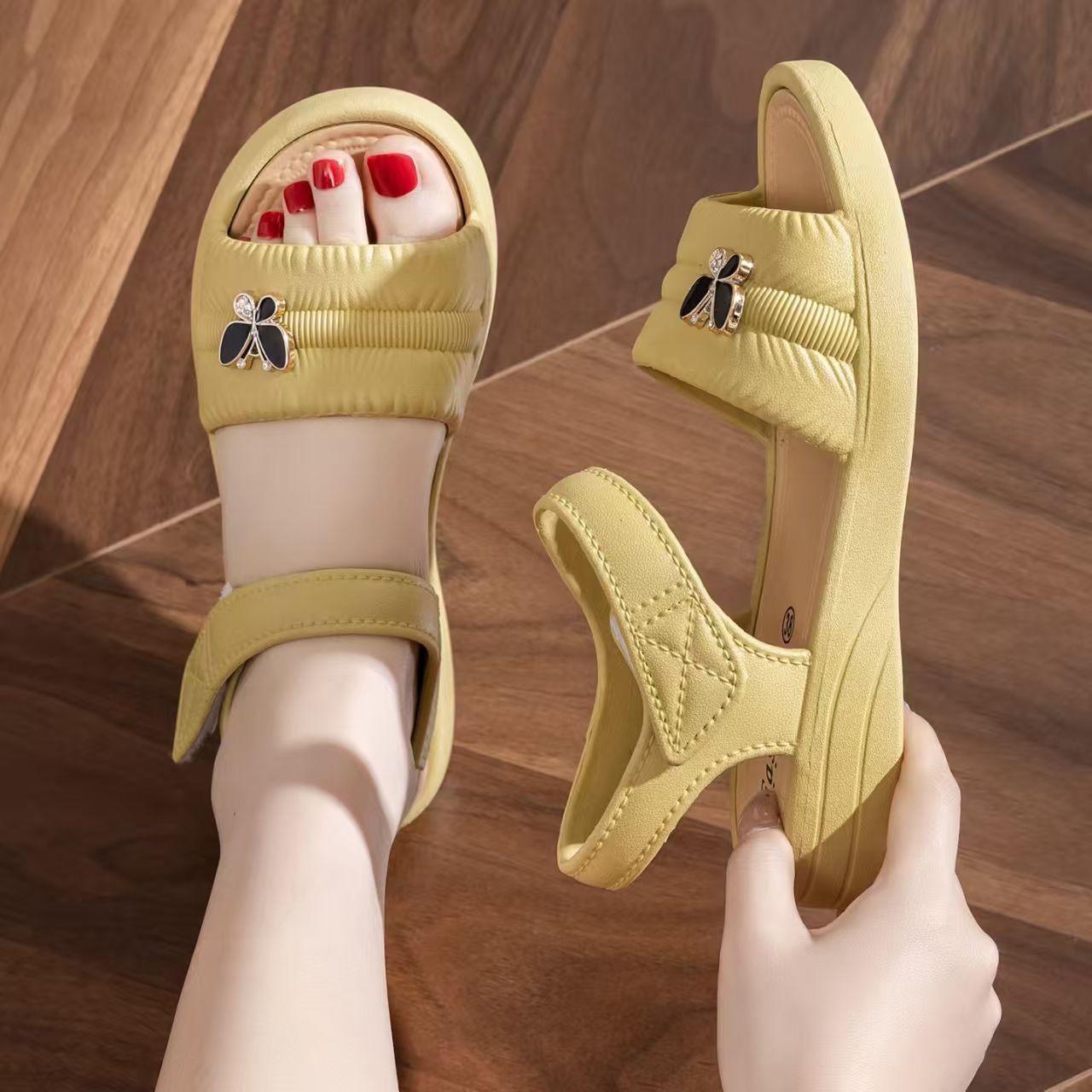 Women's One Word Flat Sole Bea - Velcro Strap Sandal recensie en prijs